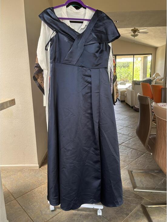 Dresses & Skirts - Elegant Strapless Evening Gown in Navy